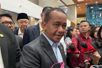 Menteri Bahlil membuka peluang pangkas ekspor batu bara