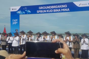 Menteri Koperasi-Dirut Pertamina Patra Niaga "groundbreaking" SPBUN di Lampung Timur