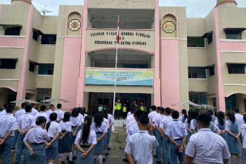Polres tingkatkan kesadaran hukum melalui program Police Go To School