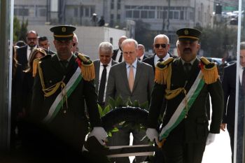 Warga Palestina Kenang 21 Tahun Wafatnya Yasser Arafat