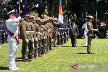Prabowo beri hormat bendera tentara Australia saat Upacara Kenegaraan
