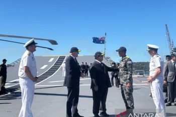 Disambut musik "bagpipe" di kapal, Prabowo puji intelijen Australia