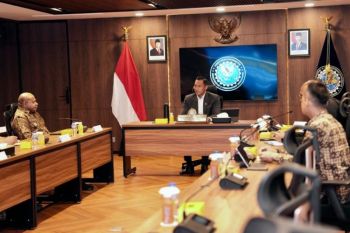 Gubernur Papua Fakhiri pastikan Jalan Trans Jayapura ke Wamena rampung 2026