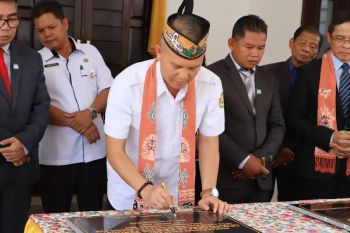 Bupati Gumas berharap jemaat GTTK Kristus Penolong Tuyun semakin dewasa