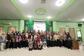 Mahasiswa Farmasi UMPR lestarikan kearifan lokal lewat buku saku tanaman obat Suku Dayak