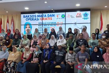 Ratusan pasien operasi katarak dan dapat kacamata gratis di Jember