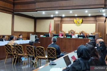 Sidang tuntutan tiga terdakwa kasus korupsi LPEI ditunda