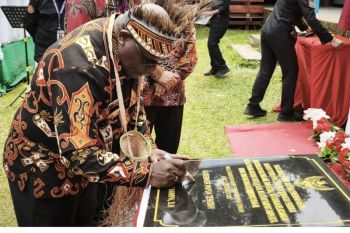 Pemprov Papua Tengah meluncurkan Program Sekolah Sepanjang Hari di SD Inpres Nifasi