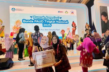 Bunda PAUD Provinsi Jambi terima penghargaan karena peduli pendidikan SAD