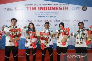 Kedatangan atlet angkat besi peraih medali pada ISG 2025