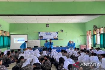 Mahasiswa FH UBB sosialisasikan hukum pertambangan-lingkungan di SMPN 1 Merawang