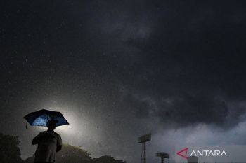 Jakarta berawan tebal hingga Sabtu malam