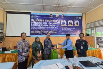FKIP UMS dampingi guru MTsN 1 Sragen hadapi era digital