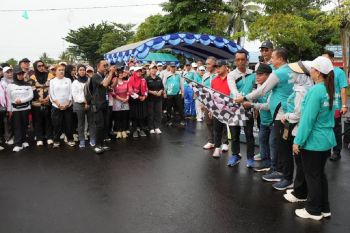 Masyarakat Kapuas antusias berolahraga dan cek kesehatan gratis