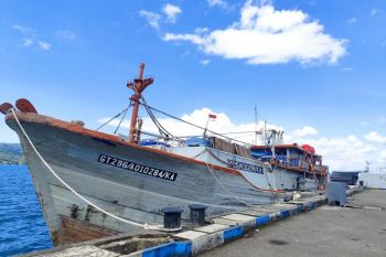 Guspurla Koarmada III amankan kapal pengangkut solar ilegal di perairan Pulau Buru