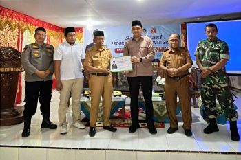 Legislator RI Ade Rezki bantu warga Canduang Agam hadapi kemarau