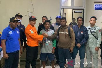 SAR Kupang selamatkan 9 korban kapal wisata mati mesin di Laut Sawu