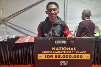 Nofeldi dan Dwi Tiansi juarai Bank Jateng Borobudur Marathon 2025