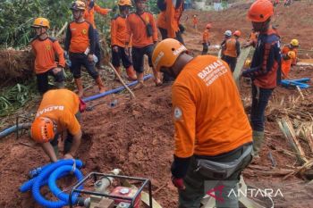 Baznas bantu evakuasi korban longsor di Cilacap