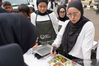 BGN bagikan 100 MBG di Hari Bebas Kendaraan Bermotor Depok, minta masyarakat nilai kualitas