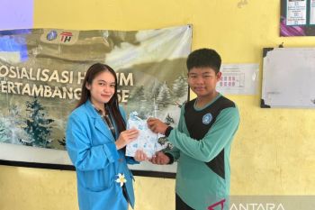 Mahasiswa UBB sosialisasikan pengelolaan penambangan timah ke siswa SMPN 3 Simpang Katis