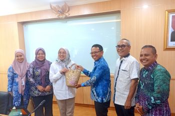 Pemprov Kalsel temui KLH bahas solusi atasi masalah sampah