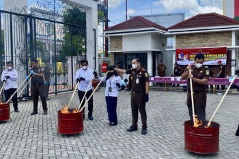 Kejari Tapin musnahkan 134,97 gram sabu dari 89 perkara