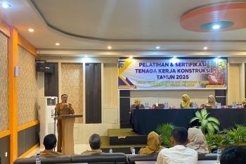 Bupati Hendrajoni buka kegiatan Pelatihan dan Sertifikasi Tenaga Kerja Konstruksi Tahun 2025