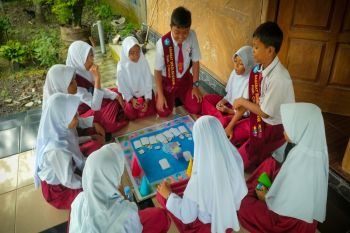 Memantik Antusias Belajar melalui "Monopoli Kebiasaan Anak Hebat"