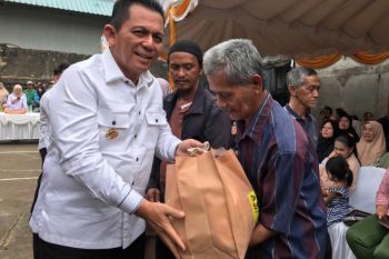 Pemprov Kepri salurkan bantuan 2.000 paket sembako ke masyarakat