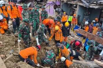 Tim SAR menemukan satu korban bencana longsor Banjarnegara hari ke empat