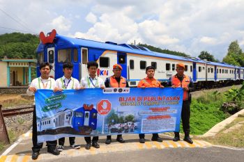 KAI Daop 6 imbau pengguna jalan agar disiplin dan tidak terobos palang perlintasan