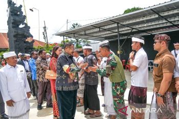 Gubernur Papua Pegunungan Tabo rayakan Hari Raya Galungan bersama umat Hindu Jayawijaya