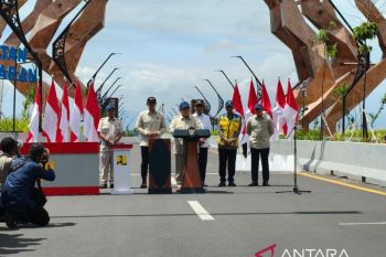 Prabowo urges regions to stop lining up students for his arrivals
