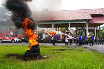 Kunjungi Damkar, murid TK Kartika IV-3 Lhokseumawe belajar cara padamkan api
