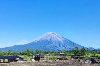 Aktivitas tambang di kawasan Gunung Semeru ditutup sementara