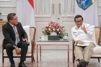 Ambon peroleh bantuan mobil sampah dan pemadam kebakaran dari Pemprov DKI