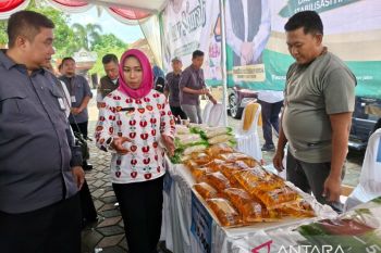 Wali Kota Mojokerto tinjau pasar murah guna kendalikan harga pangan