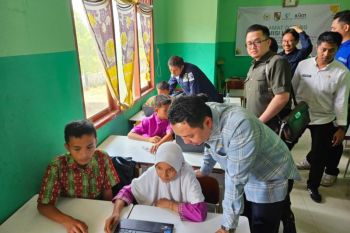 Syahrul Aidi Maazat minta Komdigi atasi wilayah "blankspot" sinyal di Riau