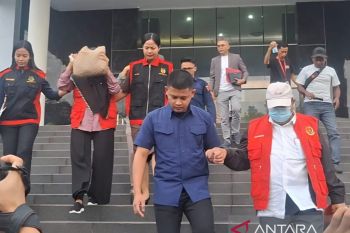 Kejati Sulteng tahan tiga tersangka dugaan korupsi di Parigi Moutong