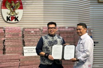 KPK serahkan barang rampasan uang senilai Rp883 miliar kepada Taspen