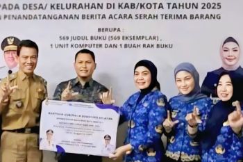 Desa Batumarta OKU terima bantuan bahan bacaan
