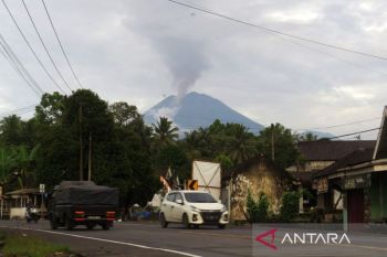 Gunung Semeru alami 32 kali gempa guguran