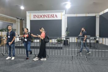 Paviliun negara-negara diberi pagar pembatas imbas kebakaran COP30