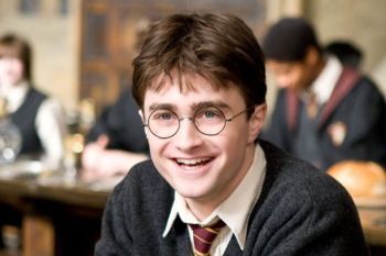 Radcliffe Kirim Dukungan untuk Pemeran Harry Potter Baru