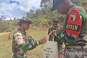 Satgas Yonif 511/DY memperkuat komunikasi dengan tokoh adat di Lanny Jaya