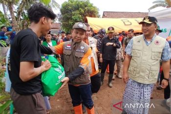 Baznas RI bagikan santunan dan sembako untuk korban longsor Cilacap