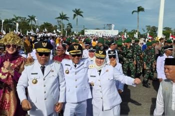 Simbol kekompakan, Bupati Belitung foto bersama gubernur dan wagub di peringatan HUT Ke-25 Babel