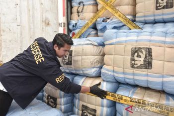 Pengungkapan kasus perdagangan baju bekas impor senilai Rp4 miliar