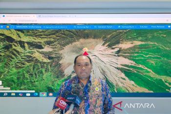 PVMBG sebut 137 pendaki Semeru aman di zona 8 kilometer